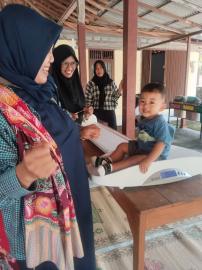 Tingkatkan Kesehatan Generasi Penerus, Kader Posyandu Ngunut Lor Gelar Penimbangan dan Edukasi Gizi